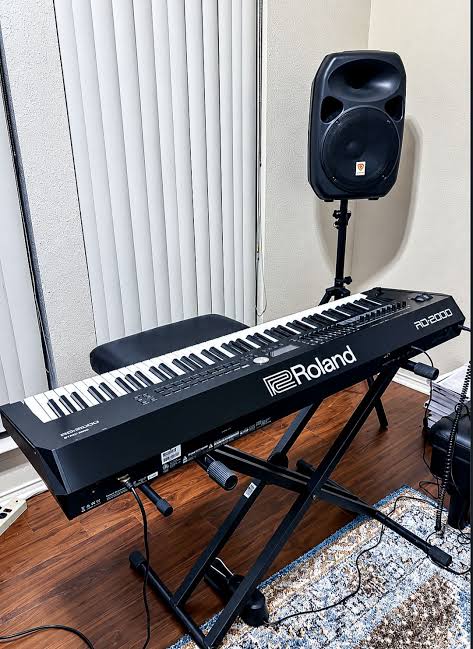 Roland RD 2000 keyboard 88 keys profesional